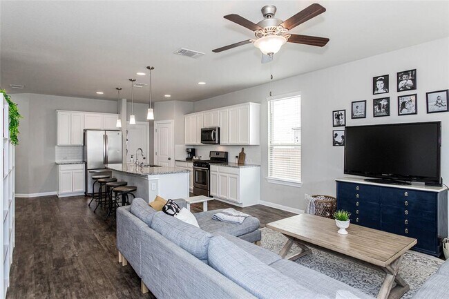 Building Photo - 5305 Traviston Dr
