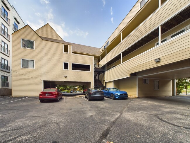 Building Photo - 2510 San Gabriel St