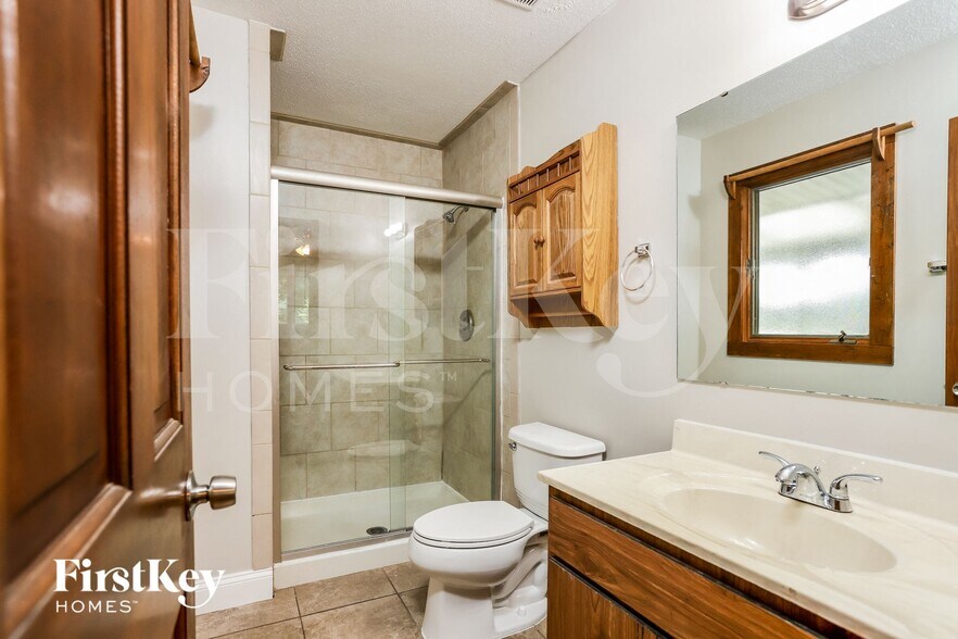 Building Photo - 405 Montbrook Dr