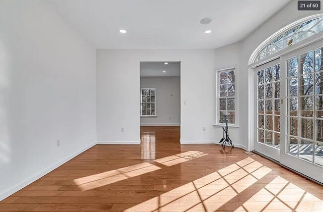 Building Photo - 3290 Birch Hill Dr