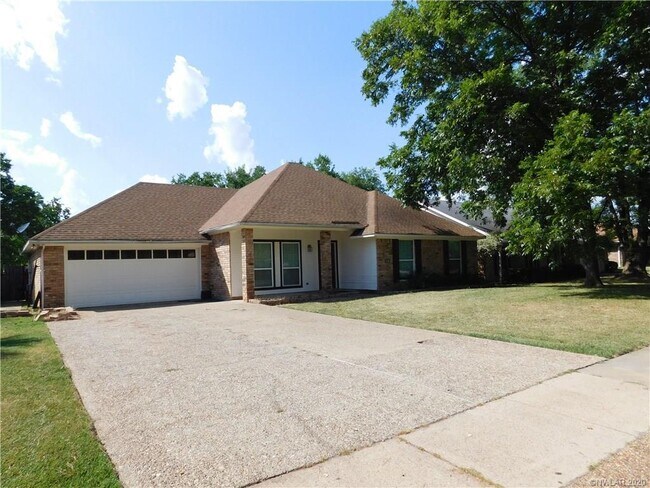 Building Photo - 407 Summit Dr