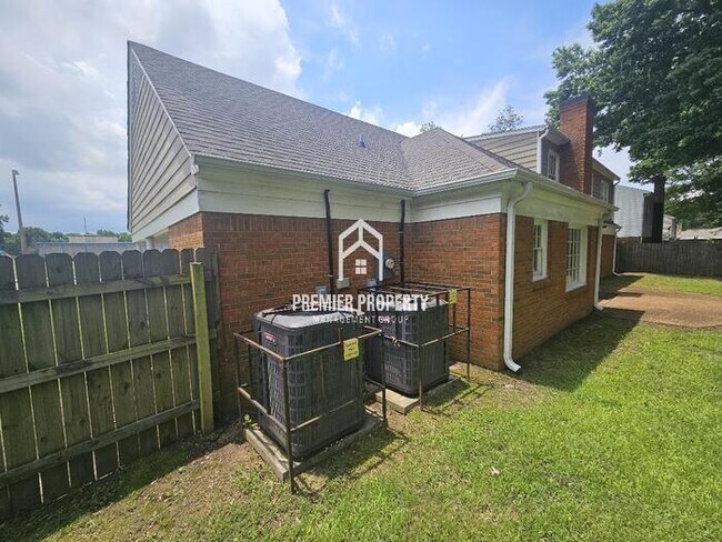 Building Photo - 5910 Grosvenor Ave