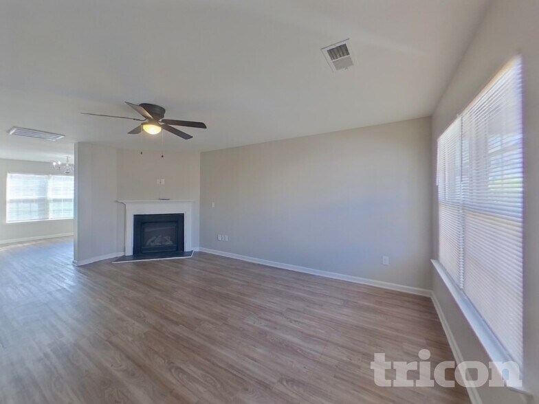 Building Photo - 747 Markham Cir