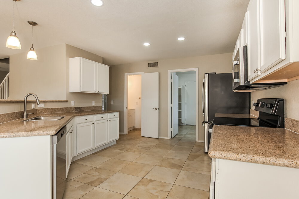 Building Photo - 2255 E Parkside Ln