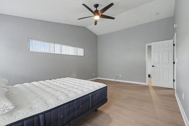 Building Photo - 6600 Gentle Ben Cir