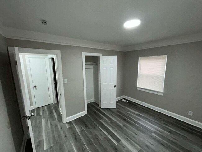 Building Photo - Freshly Renovated 3 Bedroom Bungalow