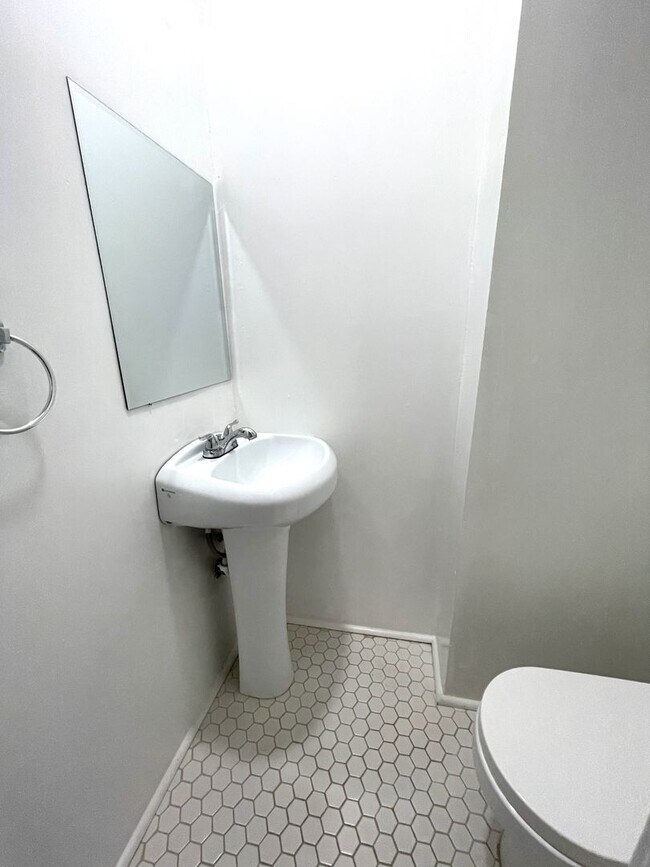 Building Photo - 1706 Pullman Ln