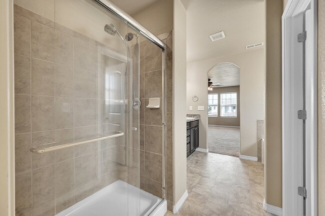 Building Photo - $2,495 - 3-Bed Home with Updated Features ...