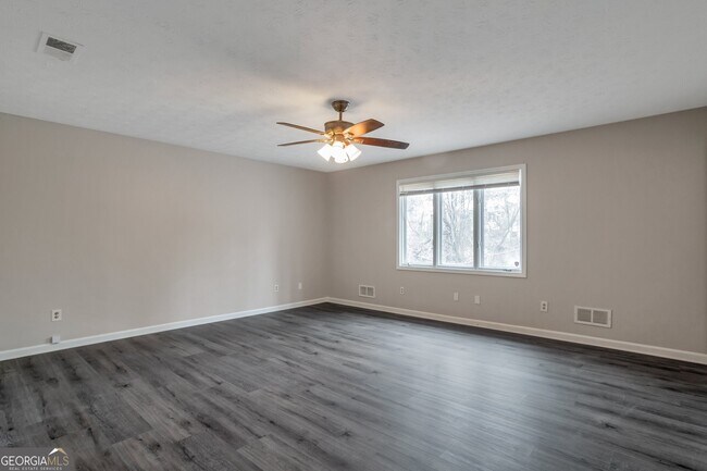 Building Photo - 2599 Fieldstone View Ln SE