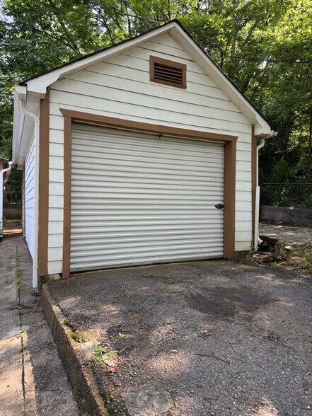 Building Photo - 109 Shelby St