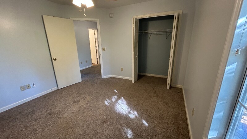 Building Photo - 869 Hollins Rd