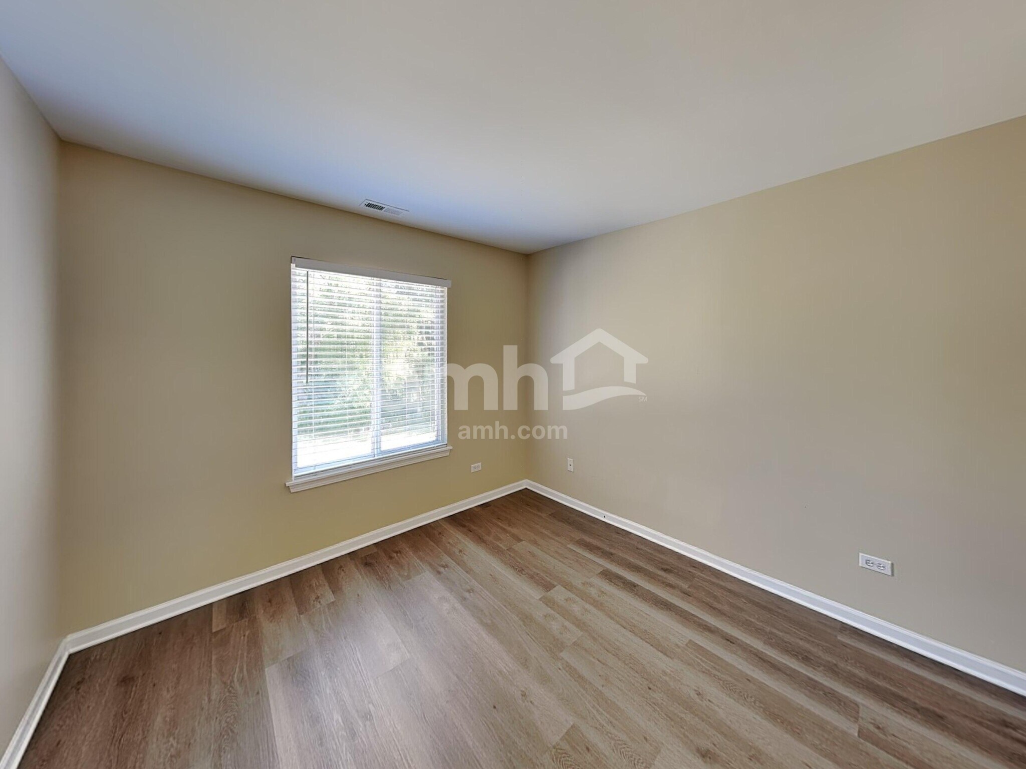 Building Photo - 2828 Sun Valley Dr