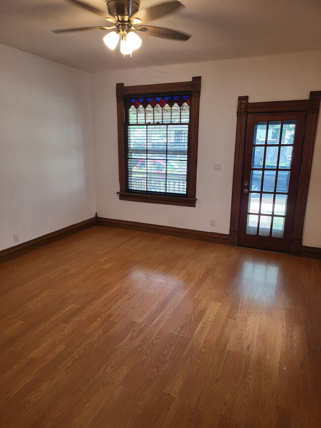 Building Photo - 903 Osage St