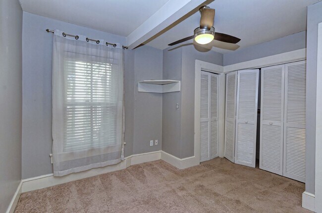 Building Photo - 2Br/2Bth House Walking Distance to Carolin...