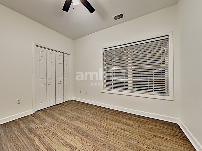 Building Photo - 7 Otter Creek Dr