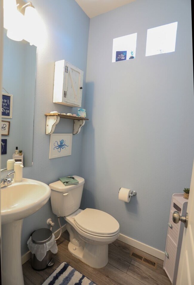 Building Photo - 3 Bedroom Newer Construction Home in Banni...