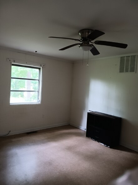 Building Photo - 2700 Jefferson Dr