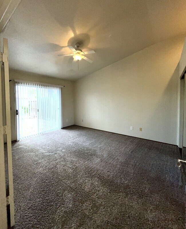 Building Photo - Corner Lot