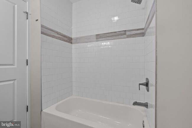 Building Photo - 2142 N Percy St
