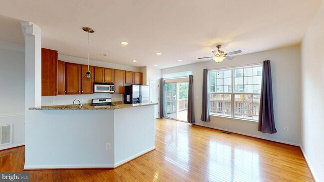 Building Photo - 502 Legrace Terrace NE