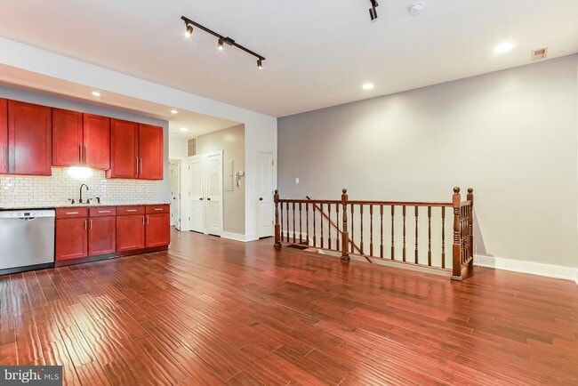 Building Photo - 329 S 12th St