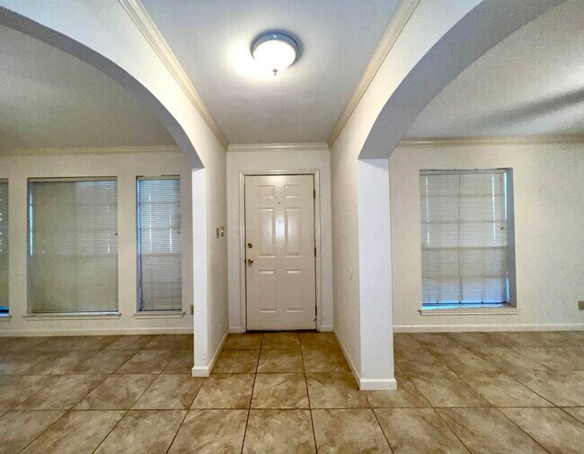 Building Photo - 601 St James Dr