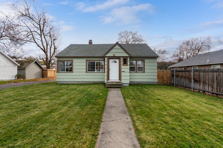 Primary Photo - 3214 E 5th Ave