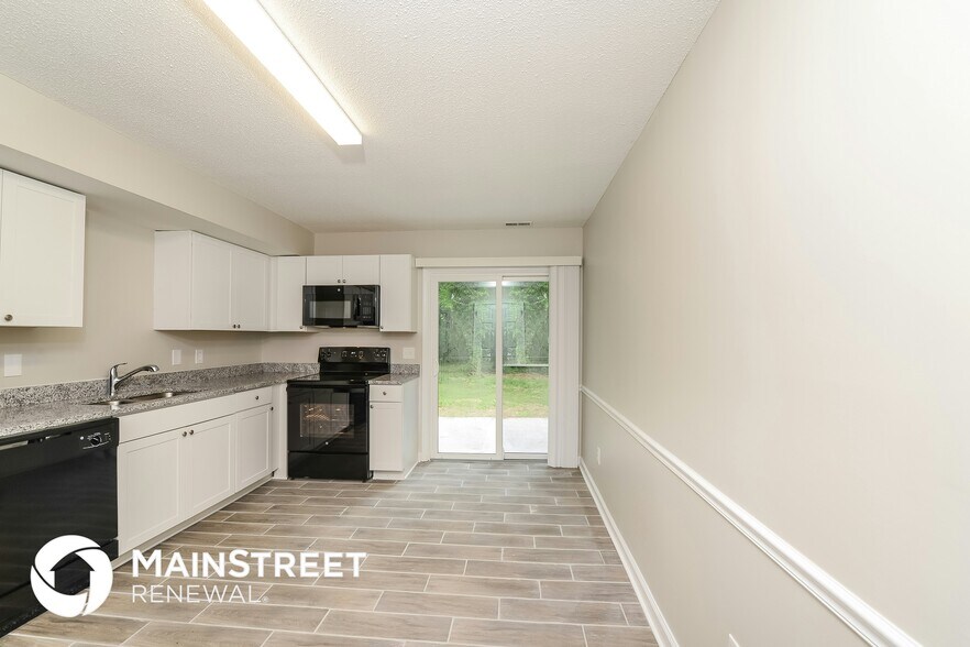 Building Photo - 405 Woodlake Dr