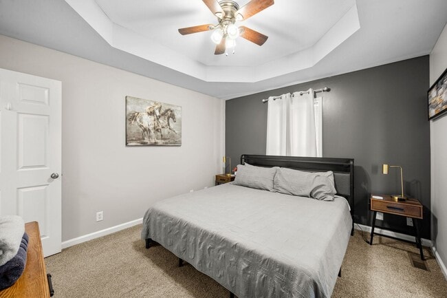 Building Photo - Pet Friendly, Bonus Room and Fenced Backyard!