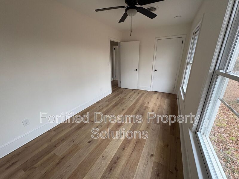 Building Photo - 429 Peeden Dr