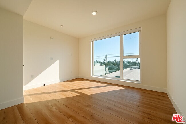 Building Photo - 5832 Virginia Ave