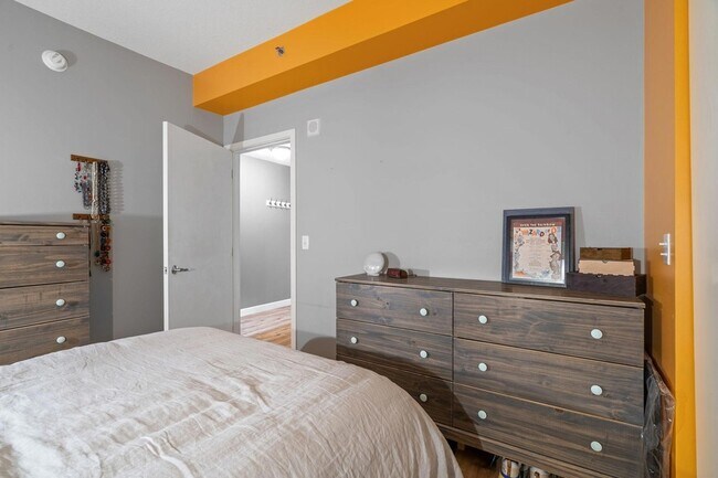 Building Photo - 929 Portland Ave