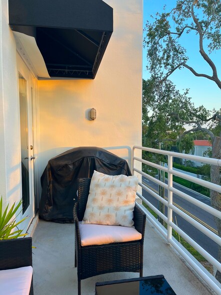 Building Photo - 4950 Bayshore Blvd
