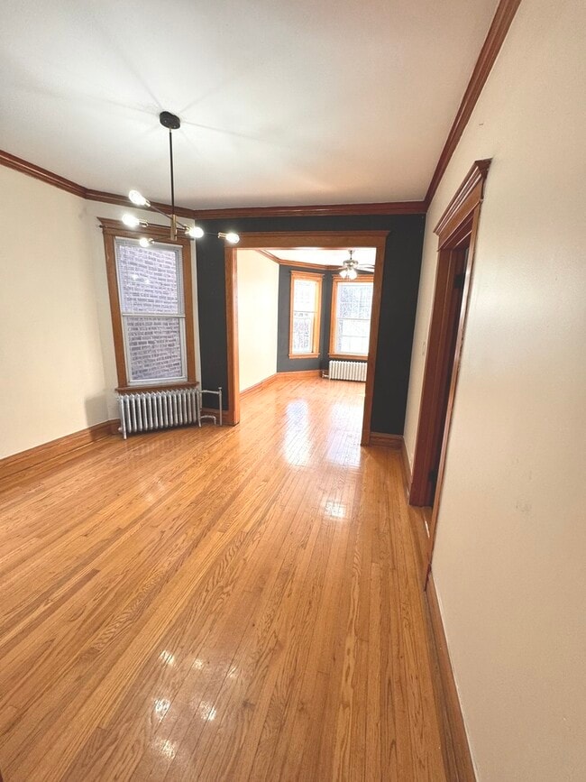 Building Photo - 2927 N Sacramento Ave