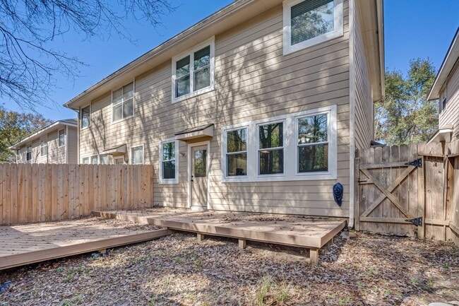 Building Photo - 209 Summerhaze Cir