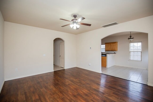 Building Photo - ***300 Copper Oaks***