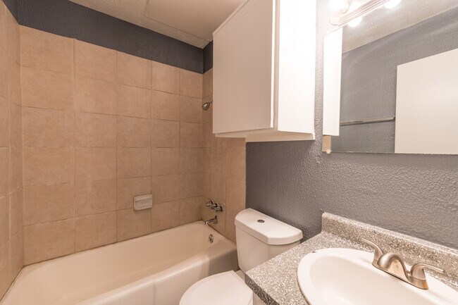 Building Photo - 708 Santa Rosa Dr