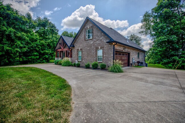 Building Photo - Fully Furnished, Short Term Rental, 1 Mont...