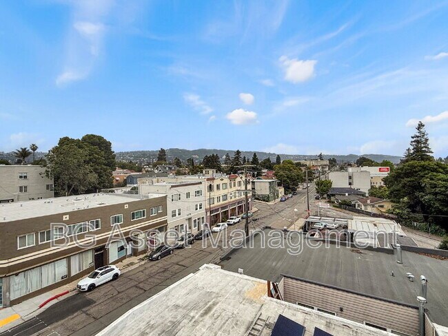 Building Photo - 1459 MacArthur Blvd