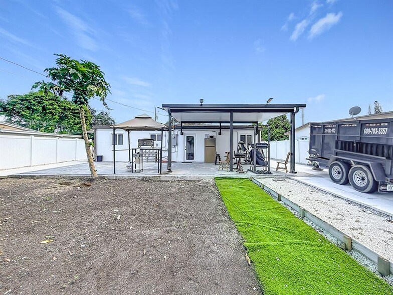 Building Photo - 6135 NW 24th Ct