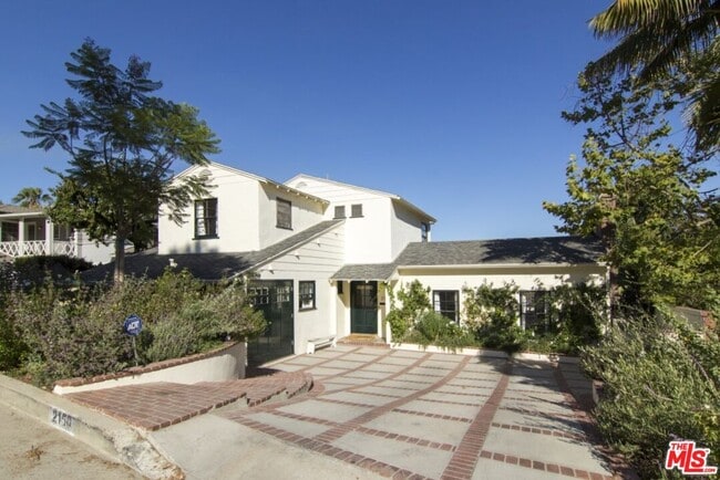 Building Photo - 2150 Moreno Dr