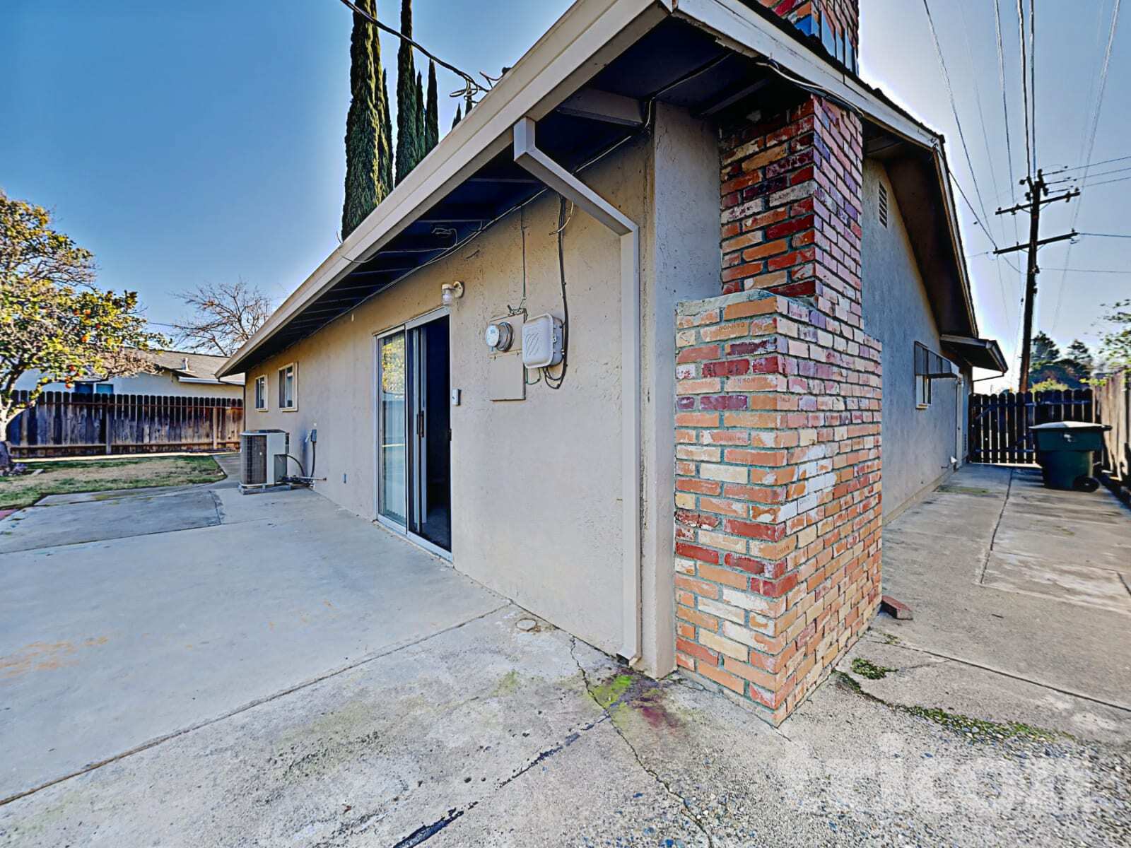 Building Photo - 619 E 24th St