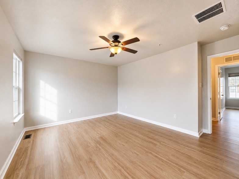 Building Photo - 1502 Pointe View Dr