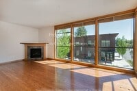 Building Photo - Gorgeous Two Bedroom Condominium In Berang...