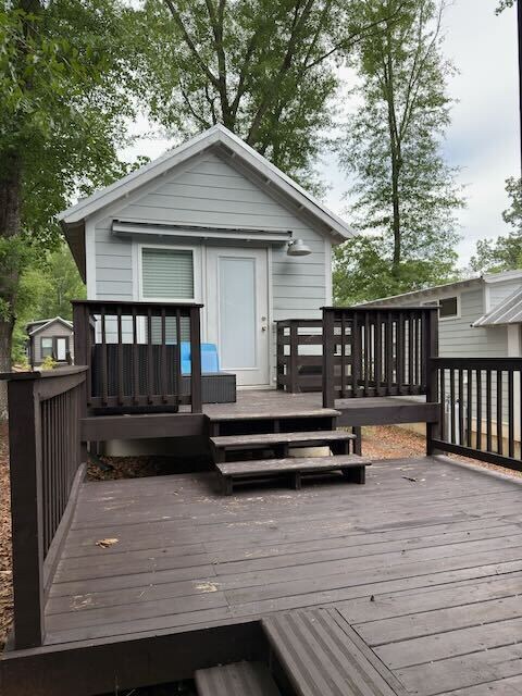 Building Photo - 4 Lakefront Cir