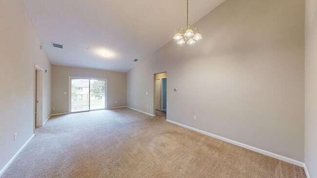 Building Photo - Spacious 3 Bedroom Condo in Villa Beaucler...