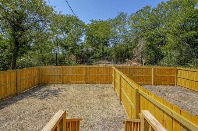 Building Photo - 214 S Park St