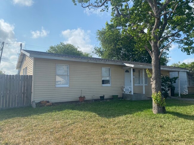 Building Photo - 1217 Lum St