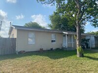 Building Photo - 1217 Lum St