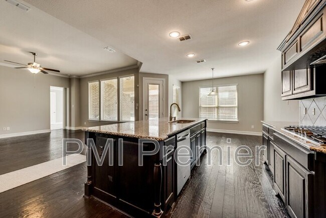 Building Photo - 2818 Balmoral Dr